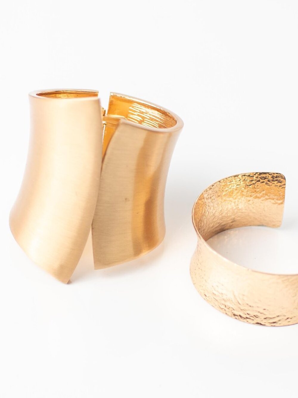 Lot of 2 Gold Tone Wide Cuff Bracelets Modern Statement Hammered Hinged - Picture 1 of 5